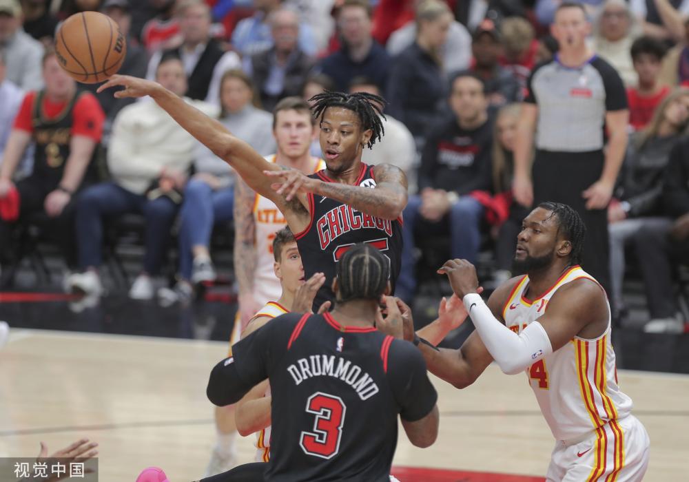 伺机反击 伺机反击